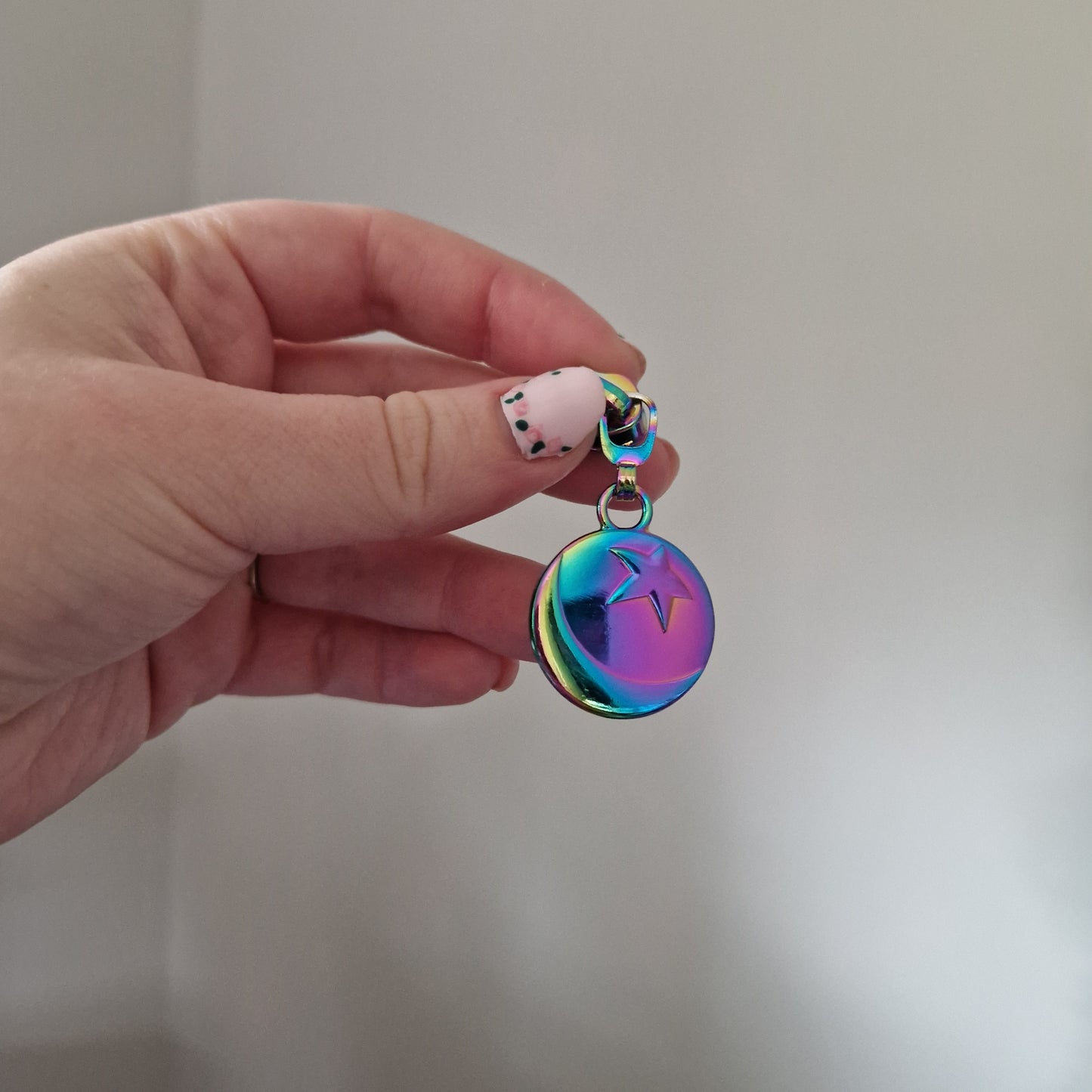 Star Ball shaped silver or rainbow #5 zipper pull